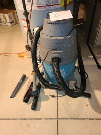 Aqua-Vac Wet/Dry Shopvac