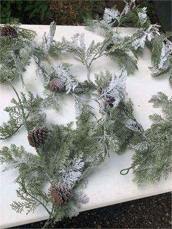 Flocked Pine Christmas Garland With Pine Cone Accents 4 Sections Appr. 5ft Long