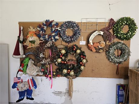 Wall Cleanout : Mixed Size Wreaths - ALL HOLIDAYS
