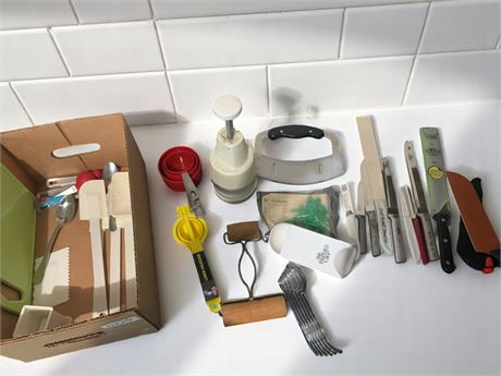 Kitchen Knives and Misc Utensil Lot