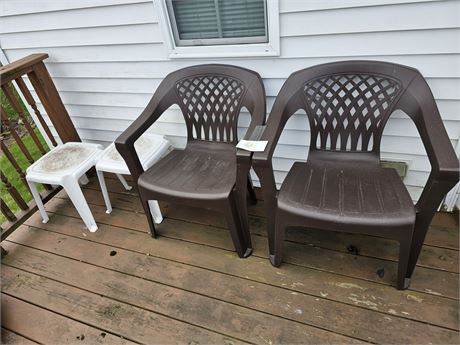 Standard Size Plastic Outdoor Chairs & Side Tables