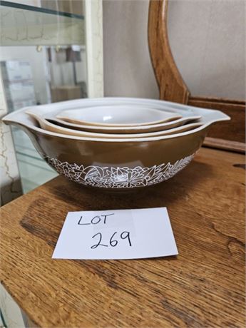 Pyrex Woodland Cinderella Nesting Mixing Bowl Set