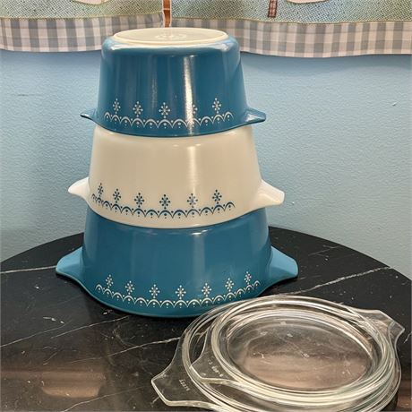 Pyrex 5-Piece Snowflake Garland Casserole Dishes