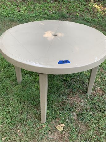 Round Gray Plastic Outdoor Patio Table With Hole For Umbrella