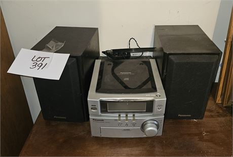 Panasonic CD Stereo System With Speakers