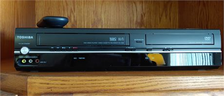 Toshiba DVD/VHS Combo Player w/Remote