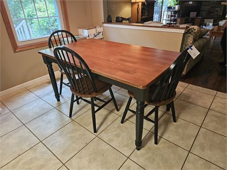 Nice Wood & Black Accented Kitchen Table / Chairs & Bench