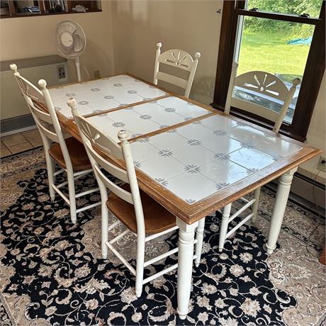 Farmhouse Country Kitchen and 4 Chairs + 1 Leaf