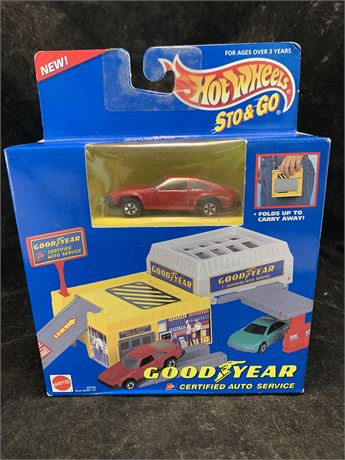 Vintage Hot Wheels Sto & Go Goodyear Certified Auto Service 1995 NEW