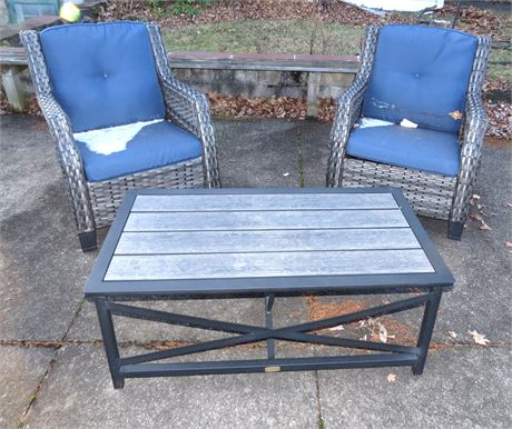 2 Outdoor Chairs, Poutdoor Coffee Table