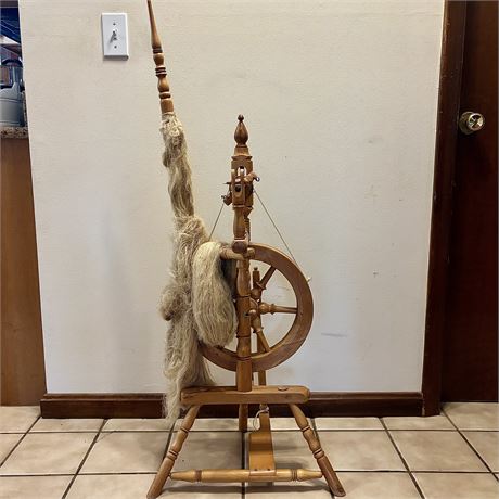Antique/Vintage Spinning Wheel