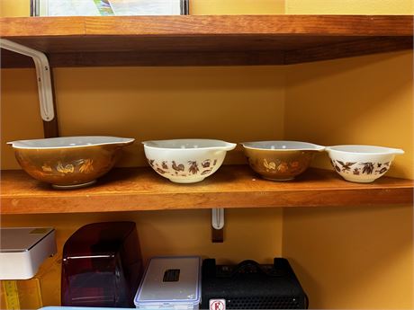 Nesting Pyrex Early American Bowls all 4