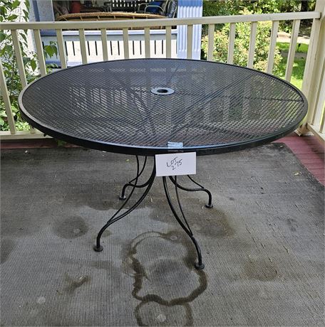 Vintage Black Metal Mesh Round Outdoor Table