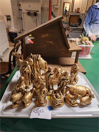 Manger Scene : Chalkware Gold Figurines