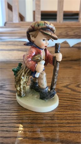 Goebel Hummel 1971 #386 "On Secret Path" Figurine