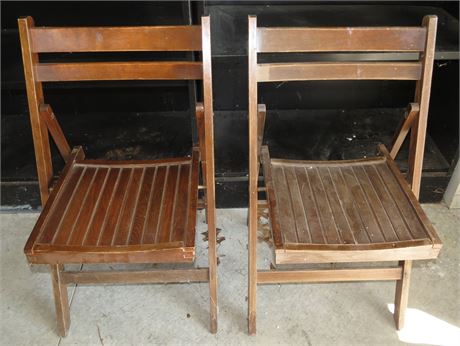 2 Folding Chairs