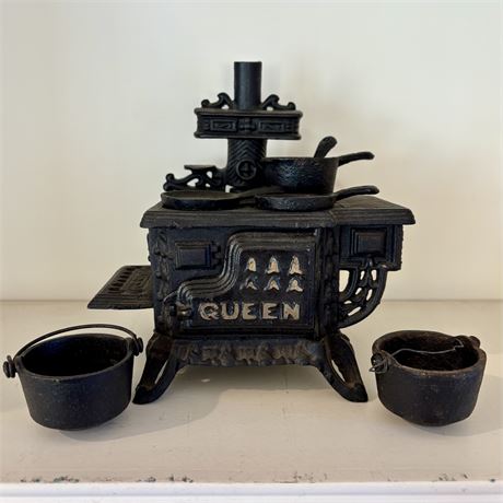 Vintage Queen Cast Iron Stove