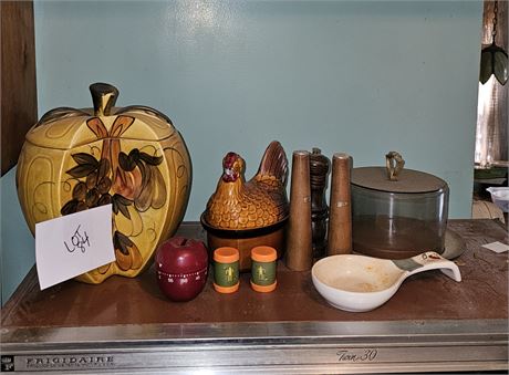 Mixed Kitchen Lot Salt & Pepper Sets, Apple Cookie Jar, Timer & More