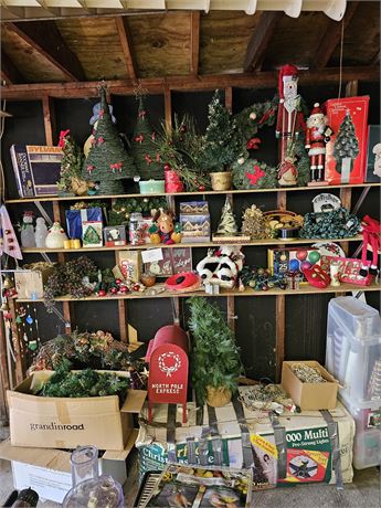 HUGE Christmas Cleanout:6.5ft Pre-Lit Tree/Ornaments/Wreath & Much More