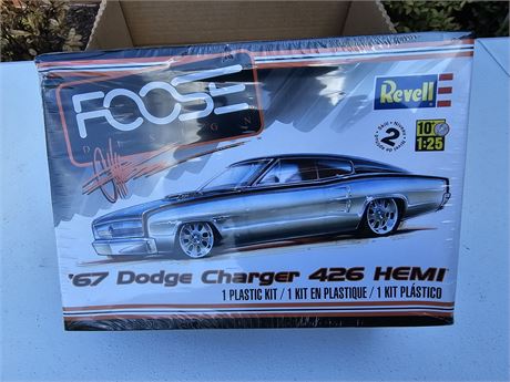 Revell 1:25 '67 Dodge Charger 426 Hemi Model