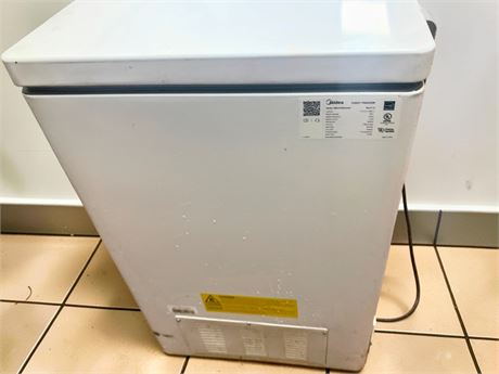 Midea 7.0 cu. ft. Chest Freezer Model MRC07MBAWW