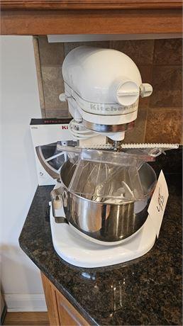 Heavy Duty KitchenAid Mixer w/ Extra Accessories