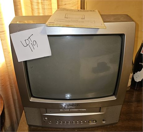 Toshiba TV/VCR 13" TV w/ Remote