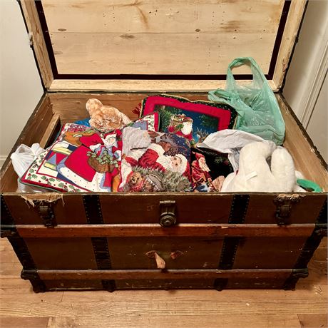 Antique Trunk FILLED with Vintage and Modern Christmas Decor!