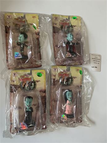 Sideshow Toys 1999 The Munsters Little Big Heads Figures Lot of 4