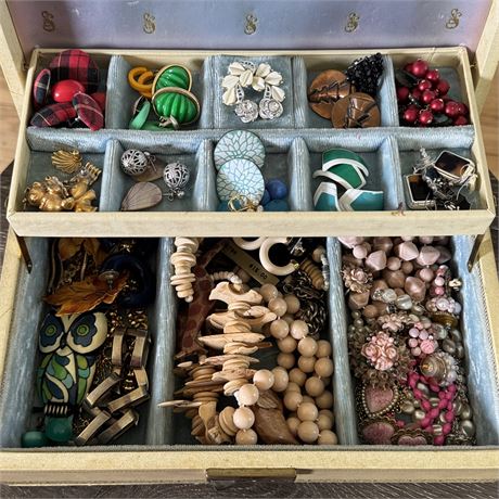 Colorful Vintage Costume Jewelry Lot w/ Signed, Retro & Coordinated Pieces!