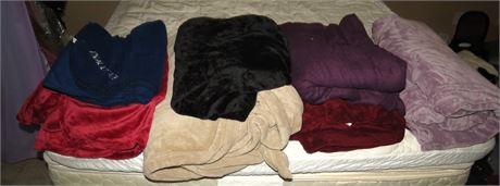 Plush Blankets, Throws
