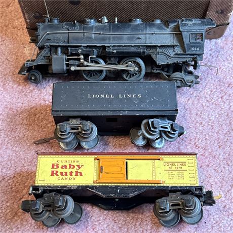 Lionel 1664 Steam Locomotive w/ Two Additional Cars