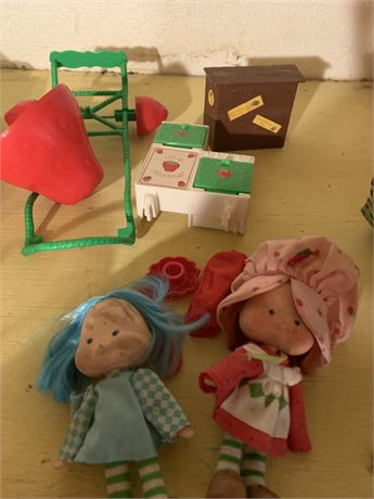 Vintage Strawberry Shortcake Dolls & Playset Lot