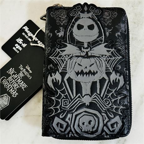 NEW Loungefly Nightmare Before Christmas Glow in Dark Zip Around Wallet