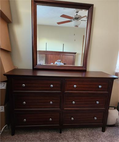 Beautiful 6- Drawer Mahogany Dresser w/ Mirror~Like New