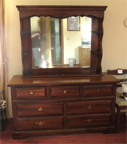 Dresser With Mirror