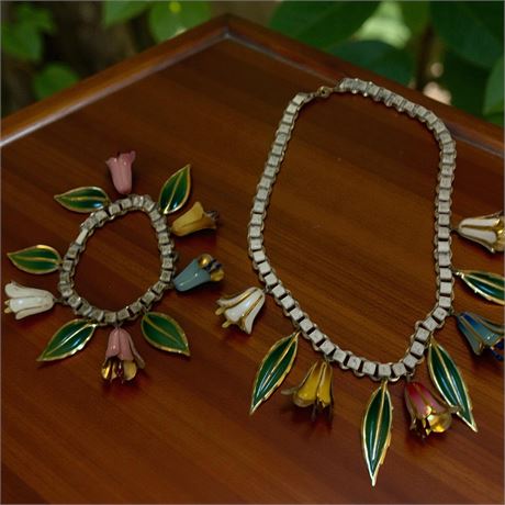 Coro Calla Lily Enamel Flower & Leaf Charm Necklace & Bracelet Set