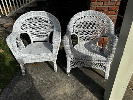 Matching White Wicker Outdoor Chairs