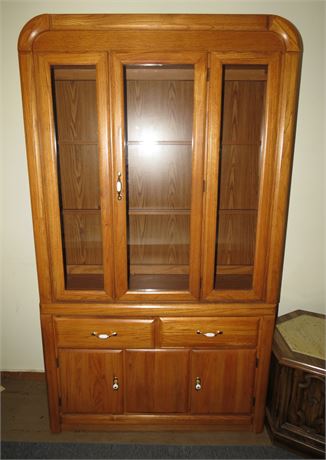 Broyhill China Hutch