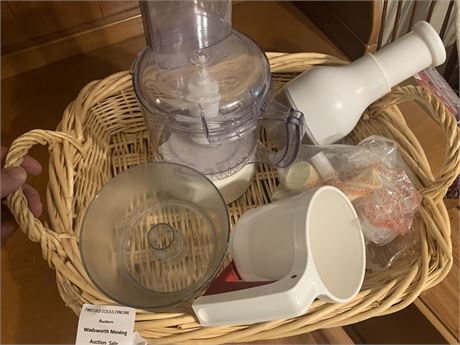 Wicker Basket with Food Chopper