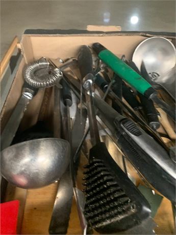 Indoor/Outdoor Kitchen Utensil Lot