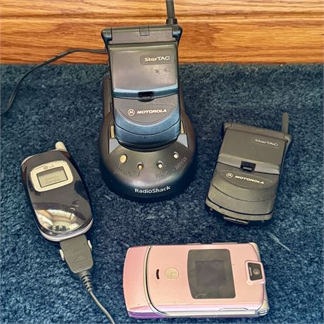 Lot of Vintage Cell Phones + Chargers