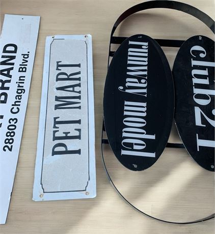 B&W Advertising/Wall Signs "Pet Mart" "runway model/Club21" "Lucky Brand"