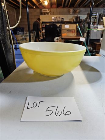 Pyrex Yellow Large Mixing Bowl