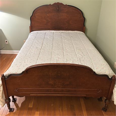 Antique Walnut Full/Double Bed