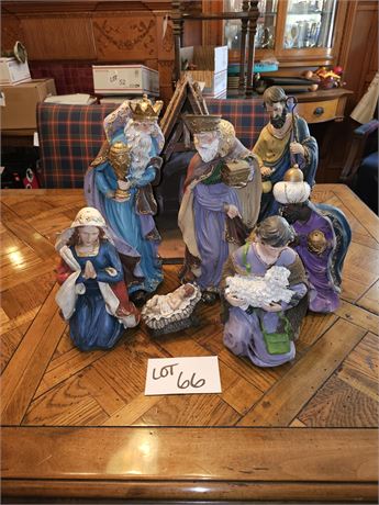 Nativity Set : Wood Nativity & Resin Figurines