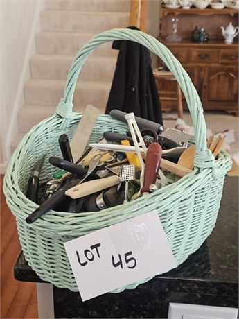 Mixed Kitchen Utensils & Gadget Lot