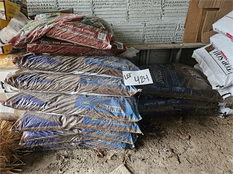 8 Bags of Scotts Brown Mulch & 2 Bags of NuPlay Rubber Mulch Nuggets