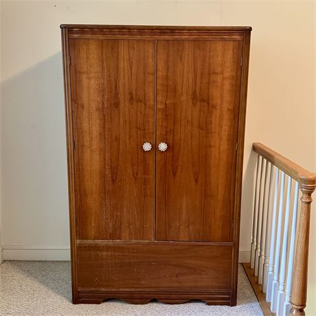 Cedar Lined Wardrobe - 41 x 21 x 61"T