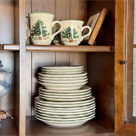 Mikasa Festive Season Dishes, Service for 4 with 4 Extra Plates